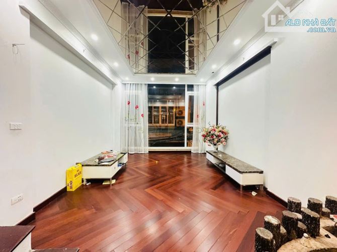 NHÀ ĐẸP PHÂN LÔ KHUẤT DUY TIẾN - GARA Ô TÔ, 55M X5T, MT4M - GIÁ HƠN 17 TỶ - 3