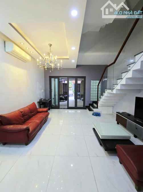 BÁN NHÀ PHỐ 105M2,4 TẦNG HOÀN CÔNG ĐỦ ,FULL NỘI THẤT, Ô TÔ VÀO NHÀ ,CÁT LÁI THỦ ĐỨC - 3