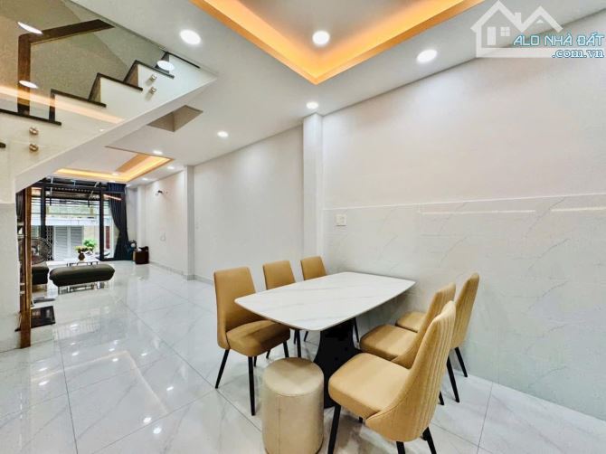 KHU NGUYỄN GIA TRÍ – SAU LƯNG HUTECH – 62M² – 4 TẦNG – 6PN – HẺM 8M Ô TÔ TRÁNH – 13.9 TỶ - 3