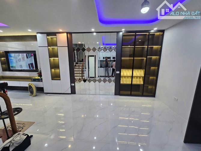 Đường Láng dt 45 m, 4 tầng, 3 ngủ khép kín, vuông vắn, ngõ 3,5 m, 20 m ra mặt phố Láng, - 3