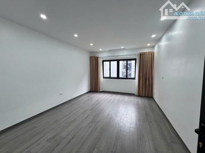 VĨNH HƯNG – LĨNH NAM, 41m x 6.X TỶ, NGÕ Ô TÔ ĐỖ CỔNG, CĐT UY TÍN NHẤT KHU VỰC, SÂN RỘNG. - 3