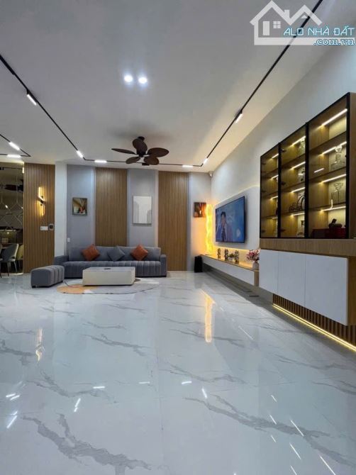 SIÊU PHẨM CĂN GÓC HẺM XE HƠI NGUYỄN THỊ ĐẶNG - NGANG ĐỈNH 7M - 80M2 - 3 TẦNG - NHỈNH 5 TỶ - 3