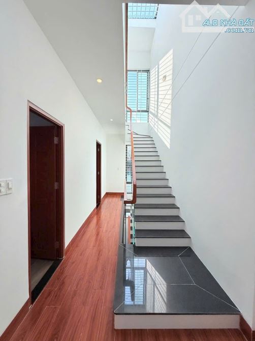 🏡🌟🏡SIÊU PHẨM 3 TẦNG MỚI XÂY ĐẸP LONG LANH. MT HÒA MINH 7.  75M2. 6,65 TỸ - 3