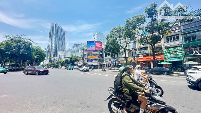 Bán Căn Nhà chiều Ngang 7,7 m2 Mặt Tiền Đường Lê Thánh Tôn Cách Biển 700m - 3