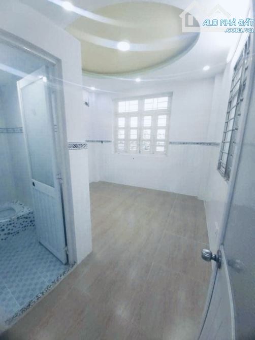 NHÀ 5 TẦNG BTCT TẠI TÔN ĐẢN F8 Q4 - VỊ TRÍ TRUNG TÂM Q4 - CHỈ 2Tỷ6 - 3