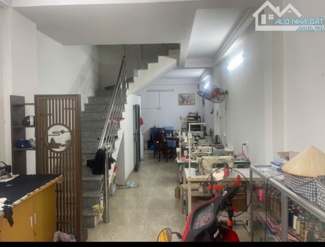 CHÍNH CHỦ CẦN BÁN GẤP - NHÀ 3 TẦNG MỚI, 43M2, Ô TÔ ĐỖ CỬA GIÁ ĐẦU TƯ - 3