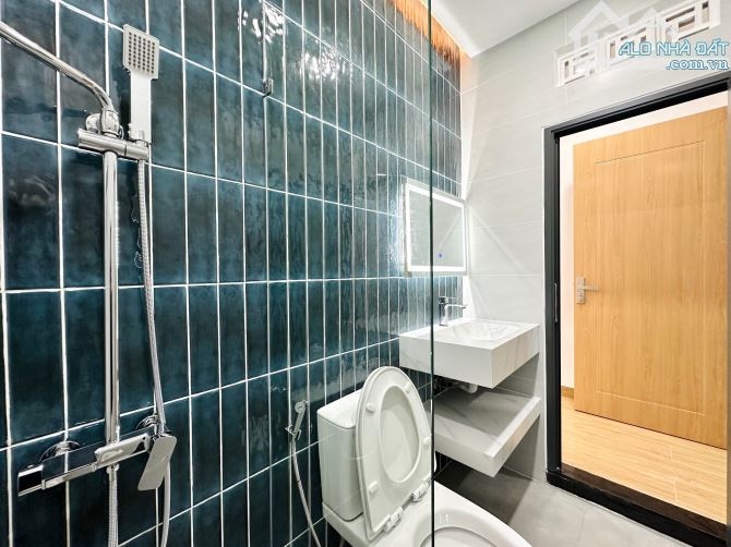 Bán gấp CĂN HỘ DỊCH VỤ - UNG VĂN KHIÊM -65m2 -5 tầng -9 PN - DT 45tr - A 4 -CHỈ 11 tỷ - 3