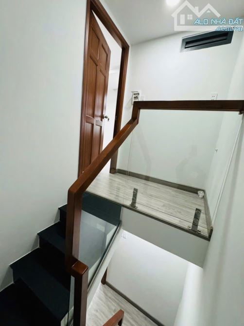 SÁT MT Q1 - 3 TỶ HƠN – HẺM 3M– NGANG 5M -3 TẦNG ĐÚC MỚI ĐẸP - 3