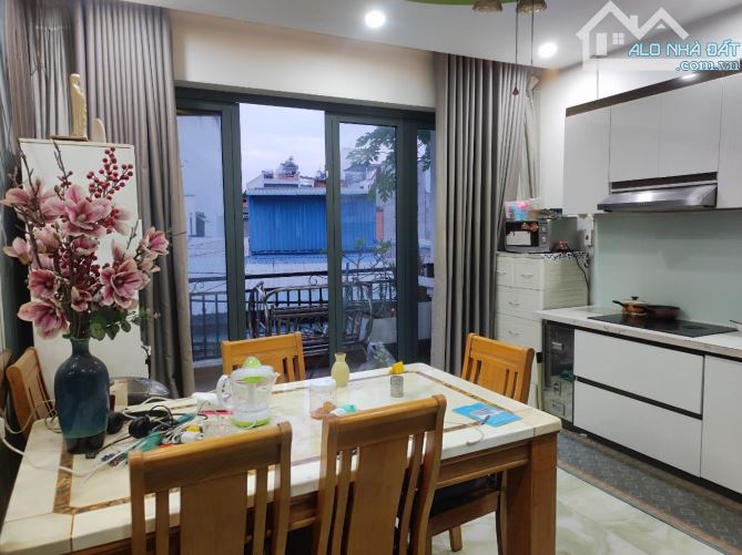 NHÀ ĐẸP 4TẦNG 5PN ĐẸP SANG TRỌNG - SỔ VUÔNG - HẺM XE TẢI TRÁNH NGAY TÂN QUÝ TP - 3