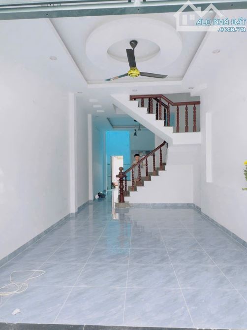 Nhỉnh 5 Tỷ, Nhà dài 32m có mảnh vườn nhỏ trồng rau nuôi gà,HXH 1/ Nguyễn Thị Búp,3 TẦNG - 3