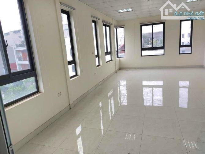 *Đầu Ngõ Phố Trạm-135m Thổ cư x 4 Tầng Xây Tâm huyết - Kinh Doanh - Ô Tô Đỗ-Tương Lai đỉnh - 3