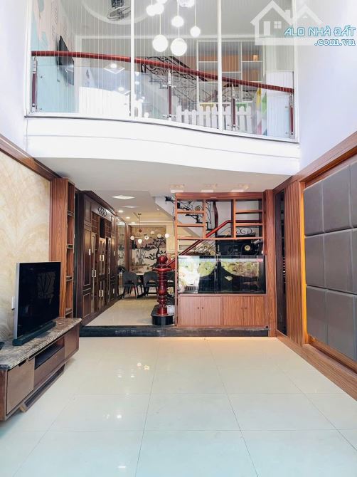 Dương Quảng Hàm - Hẻm 6M Thông 1Sẹc - 68M² - 5Tầng BTCT - 3
