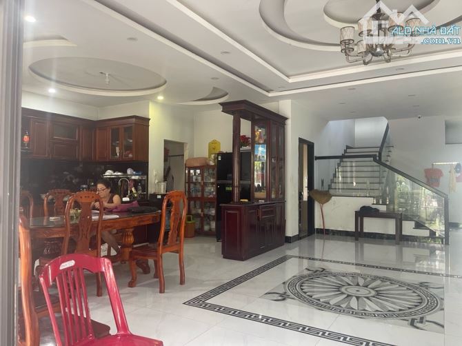 BIỆT THỰ 3 TẦNG MẶT TIỀN PHẠM HỮU NHẬT - ĐI BỘ TỚI BIỂN NON NƯỚC VÀI BƯỚC CHÂN - 3