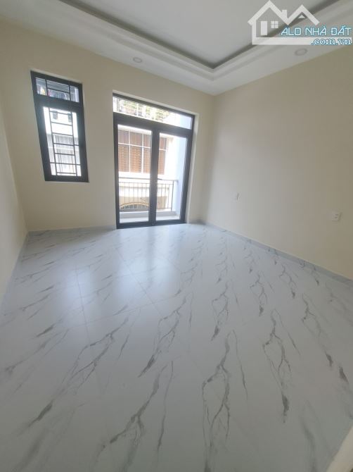 KHU VIP TÔ HIẾN THÀNH HẺM XE HƠI - HIẾM NHÀ BÁN - 5 TẦNG MỚI - 7 PN- CÓ THANG MÁY - 3