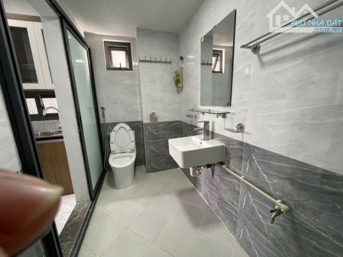 Cho Thuê CCMN 110 Quan Nhân Thanh Xuân 25m2 Studio Ban Công Cửa Sổ Thang Máy Gần Chợ - 3