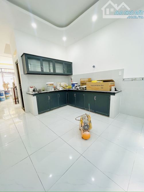 NHÀ ĐẸP VỊ TRÍ Q4 ĐẸP Mặt Tiền  ĐÚC 4T NGANG 3.7 X 16 M - 4