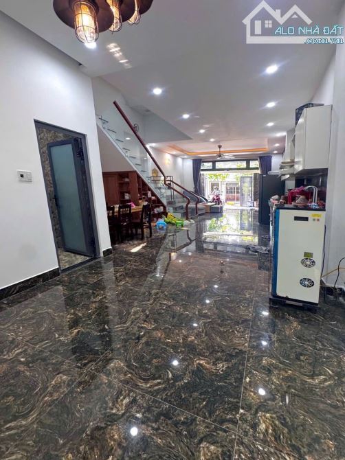 BÁN GẤP NHÀ 3 TẦNG ĐƯỜNG CHƠN TÂM 5 HOÀ MINH TT LIÊN CHIỂU DỌN VÀO Ở NGAY CHỈ NHỈNH 5 TỶ - 4