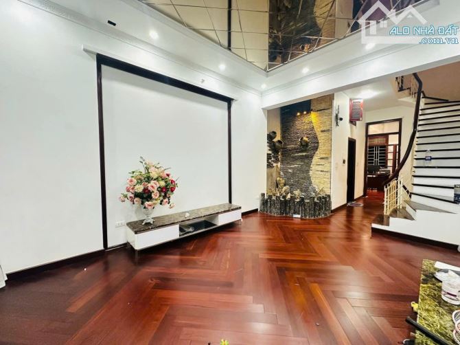 NHÀ ĐẸP PHÂN LÔ KHUẤT DUY TIẾN - GARA Ô TÔ, 55M X5T, MT4M - GIÁ HƠN 17 TỶ - 4