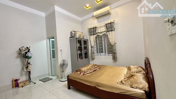 Giá rẻ 11,5 tỷ. Bán biệt thự 1T1L  khu cư xá Phúc Hải Tân Phong. 11,2x22 nở hậu. SHR - 4