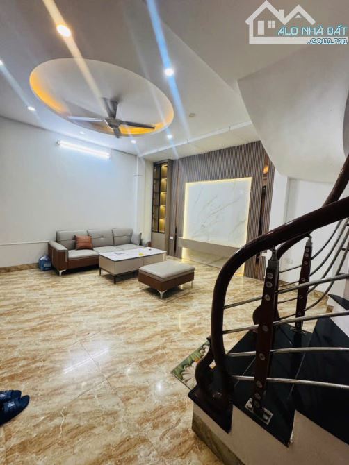Đường Láng dt 45 m, 4 tầng, 3 ngủ khép kín, vuông vắn, ngõ 3,5 m, 20 m ra mặt phố Láng, - 4