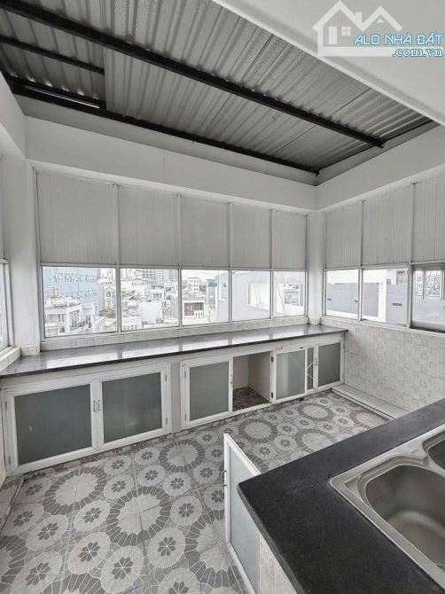 TÒA NHÀ 6 TẦNG – 20 PHÒNG KHÉP KÍN – NGAY ĐH VĂN LANG – 94M² (4x24) – THU NHẬP 1 TỶ/NĂM - 4