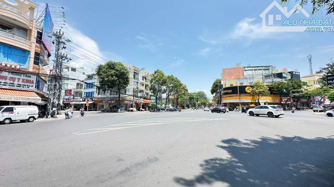 Bán Căn Nhà chiều Ngang 7,7 m2 Mặt Tiền Đường Lê Thánh Tôn Cách Biển 700m - 4