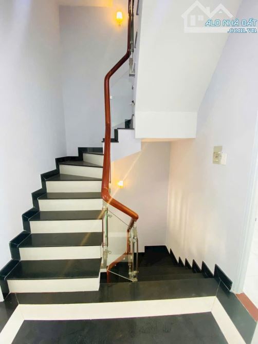 CHỦ GẤP BÁN TRONG THÁNG,GIÁ RẺ NHẤT THỊ TRƯỜNG,NHÀ 3TẦNG XE HƠI NGỦ TRONG NHÀ CHỈ 4.XTỶ TL - 4
