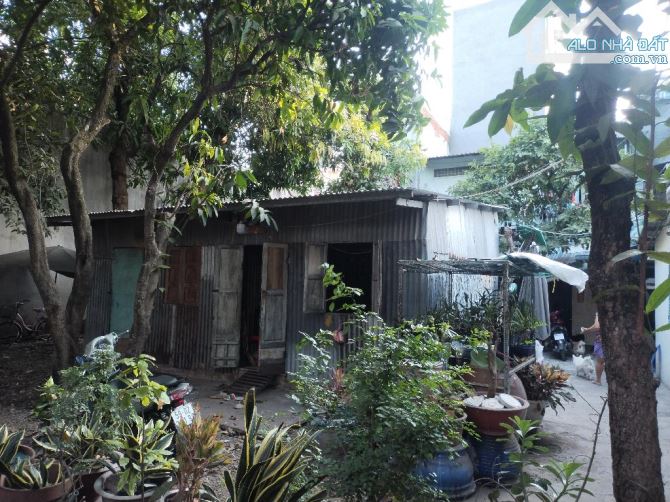 Bán đất Hồng Bàng , P12, Q6 DT 21 × 26 ( 460m²) Giá 22 tỷ TL.  Mô tả:, - Đất lớn hai mặt h - 4