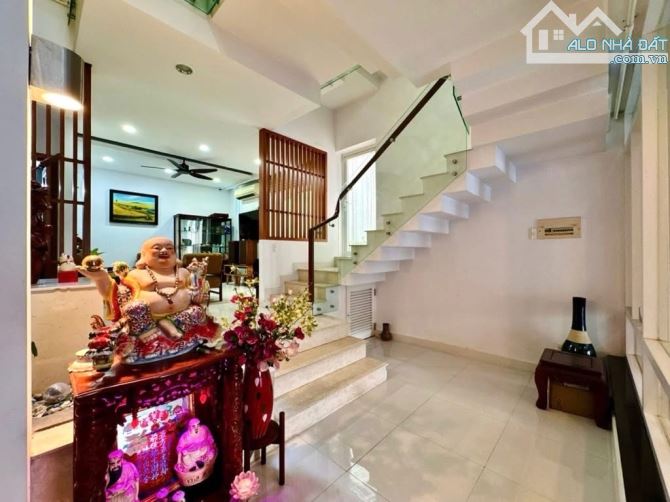 Nhanh tay sở hữu viên ngọc quý ngay trung tâm quận 3 đường Nguyễn Sơn Hà. Giá 5Tỷ680 - 4