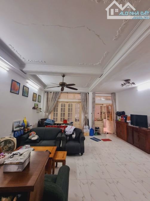 BÁN NHÀ PHỐ HÀO NAM - ĐỐNG ĐA 90 M2-5 T - MT 6,5 M- 11,5 TỶ GIÁ TỐT - 4