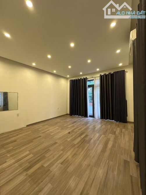 Cho thuê nhà 3 tầng, mặt tiền đường Đỗ Quang, Thanh Khê, Đà Nẵng. DT 50m2. Giá 16 triệu - 4