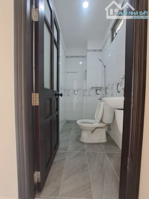 KHU VIP TÔ HIẾN THÀNH HẺM XE HƠI - HIẾM NHÀ BÁN - 5 TẦNG MỚI - 7 PN- CÓ THANG MÁY - 4