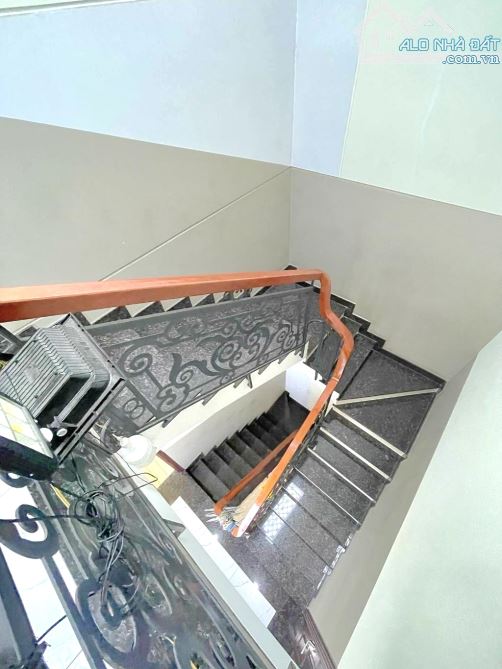 NHÀ TÂY LÂN - HẺM TRẲNG MỘT TRỤC - OTO NGỦ TRONG NHÀ - 128M2 - 3 TẦNG BTCT - NHỈNH 9 TỶ - 4