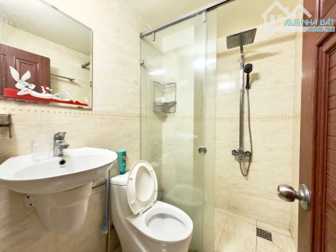 Nhà đẹp Quận 10-Hẻm ô tô 5M-Giáp Q1-Sát MT Lê Hồng Phong-P1-50m2-4tầng-4PN - 4