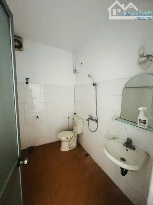 Cho thuê nhà ngõ 93 ngách 2 2 đường Tây Trà, Lĩnh Nam, Hoàng Mai. DT 100m x 4 tầng, giá - 4