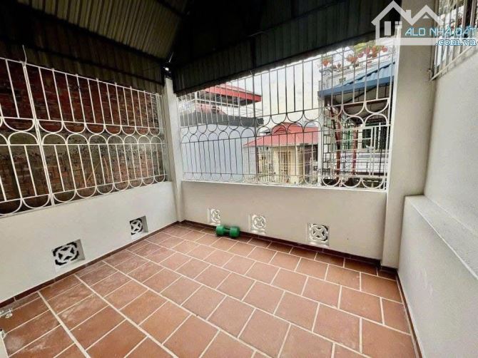 Cho thuê nhà riêng Ngõ Quan Thổ 3, Tôn Đức Thắng, Hàng Bột, Đống Đa. DT 36m x 4 tầng, giá - 4