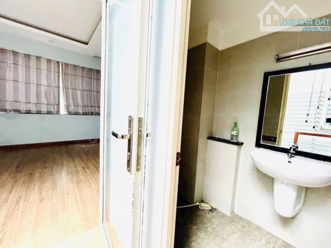 Xót lại 1 căn!!! Nhà nhỏ xinh hiếm có, DT 4,5x12. 2 tầng. đang cho thuê 15tr/th giá 9,5 tỷ - 5