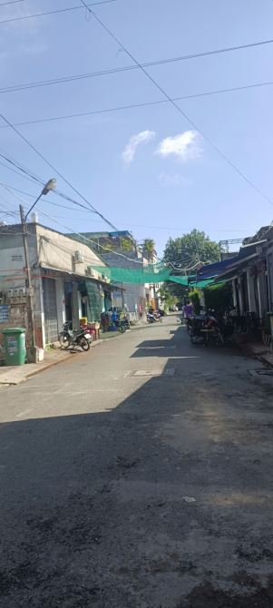 SIÊU RẺ, NHÀ ĐẸP 3 TẦNG TẶNG NỘI THẤT- 52M2-HẺM XE TẢI 6M THÔNG LÊ TRỌNG TẤN. CHỈ 5 TỶ XÍU - 5