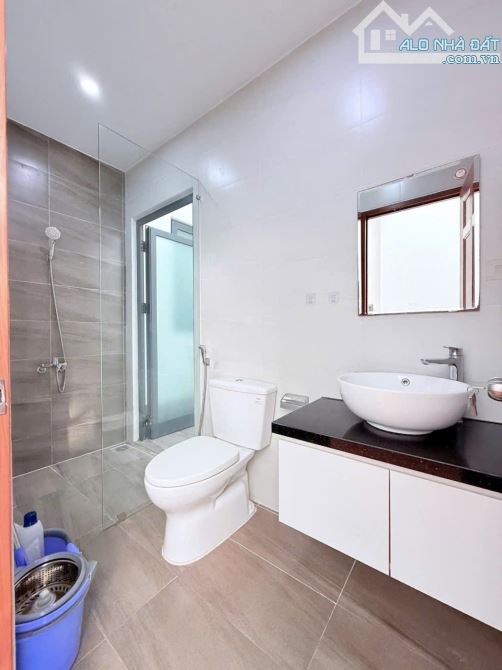 Bán Nhà 3 tầng Hoà Minh , sát Biển, sát Hồ Tùng Mậu  Diện tích đất : 5*15=75m, giá chỉ 6ty - 5
