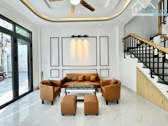 HXH NGAY PHÒNG CÔNG CHỨNG SỐ 5 GV 54M2 4TẦNG 4p! Nhỉnh 8ty - 5