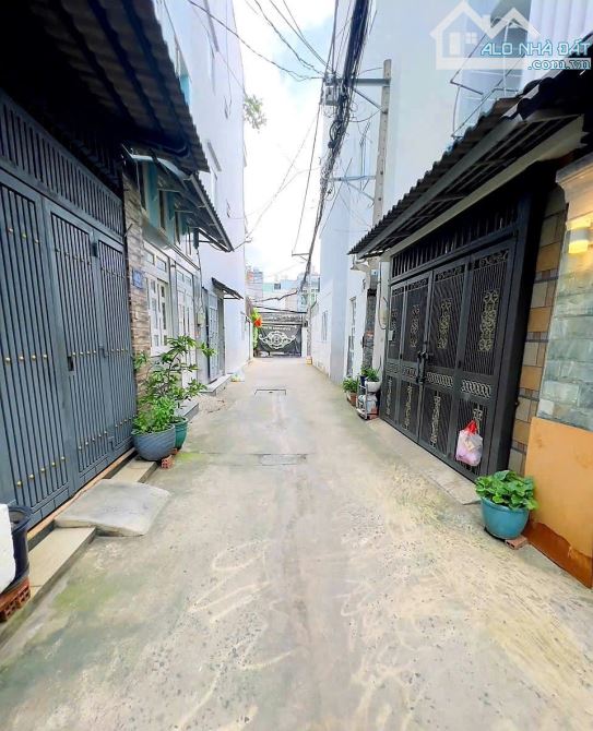NHÀ B.ÁN THỐNG NHẤT GV - HẺM Ô TÔ VÀO NHÀ - 72M²(4×18) - 4 TẦNG LẦU CHỈ 6.X TỶ - 5