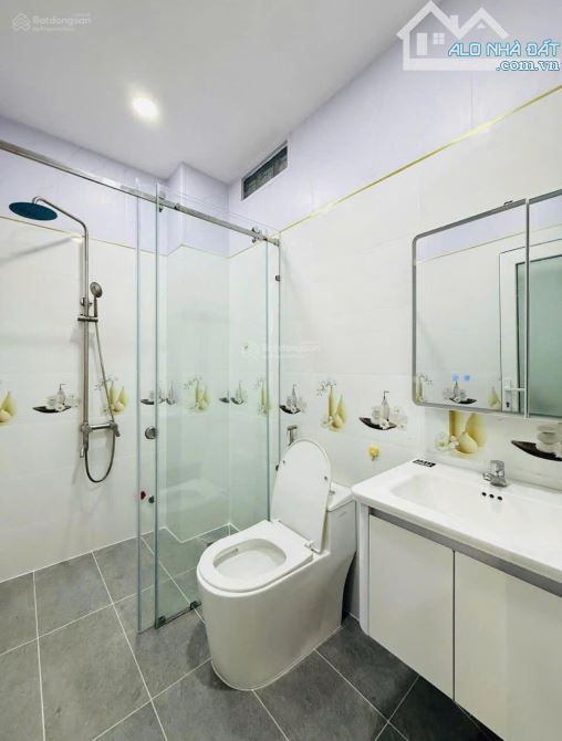 Sang nhượng căn nhà địa chỉ phường 12 Hoàng Dư Khương (67,5m2) giá 2tỷ3 đường 6m - 5