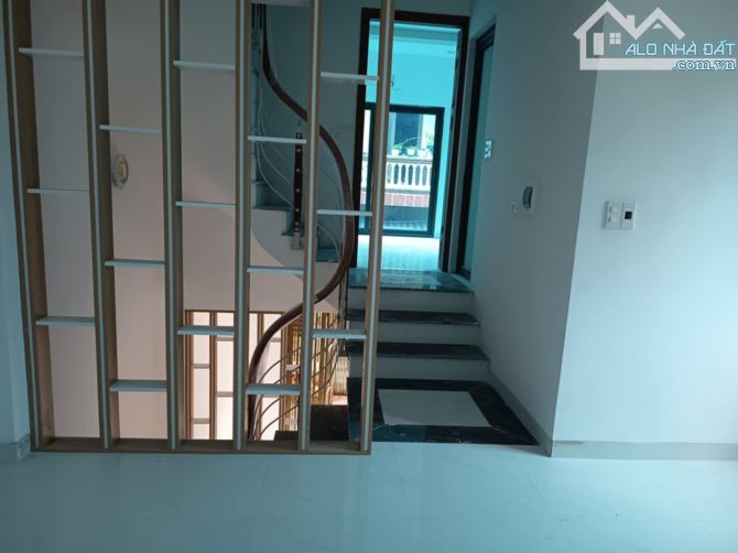 BÁN NHÀ LÔ GÓC – 15M RA ĐƯỜNG Ô TÔ TRÁNH – HÀNG XÓM VINCOM 36m2 giá 5.75 tỷ - 5