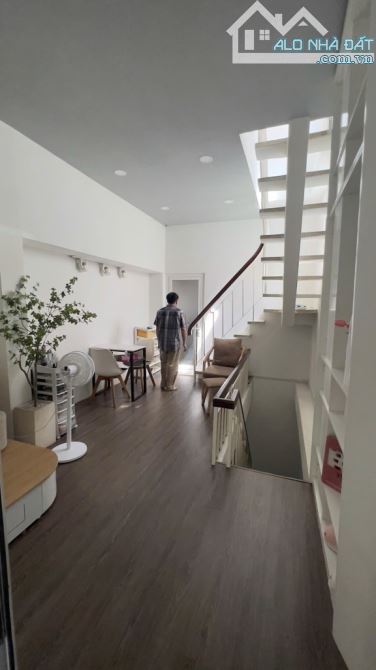 👨 👩  Hạ 500 triệu. CHỦ NHIỆT BÁN NHÀ MẶT TIỀN LÊ VĂN SỸ. TÂN BÌNH. 5 TẦNG. 10,5 Tỷ. - 5