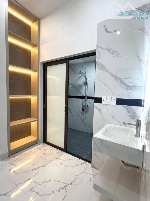 BÁN NHÀ SIÊU ĐẸP 4.75 TỶ 3 TẦNG 64M2 MẶT ĐƯỜNG ĐÔ THỊ BÃI VIÊN - 5