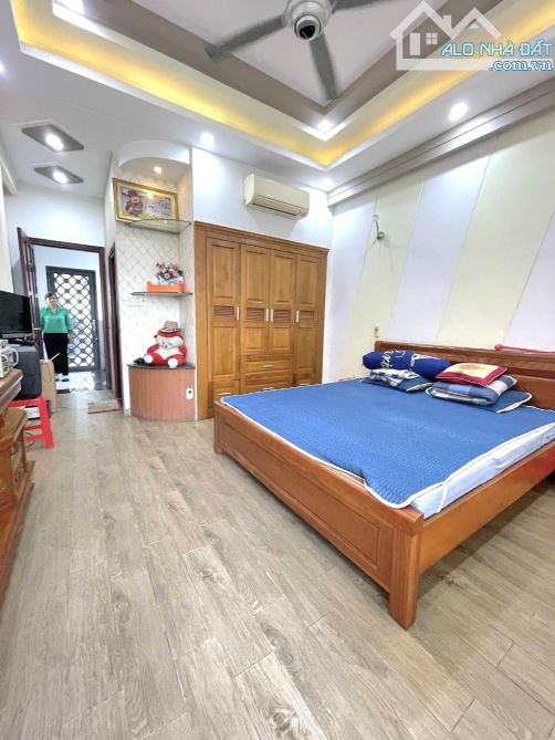 NHÀ TÂY LÂN - HẺM TRẲNG MỘT TRỤC - OTO NGỦ TRONG NHÀ - 128M2 - 3 TẦNG BTCT - NHỈNH 9 TỶ - 5