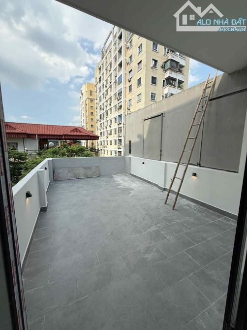 Bán nhà Hoàng Cầu - Đống Đa - Phân lô - Vỉa hè - Oto tránh - Kinh doanh - 27.9 tỷ. - 5