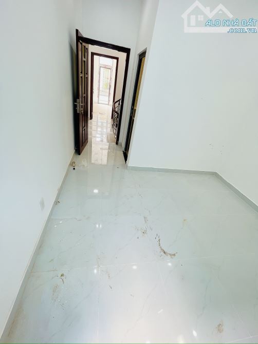 NHÀ ĐẸP VỊ TRÍ Q4 ĐẸP Mặt Tiền  ĐÚC 4T NGANG 3.7 X 16 M - 6