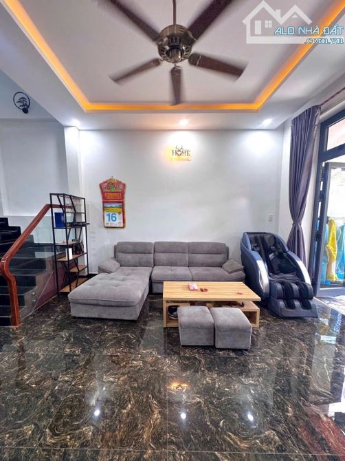 BÁN GẤP NHÀ 3 TẦNG ĐƯỜNG CHƠN TÂM 5 HOÀ MINH TT LIÊN CHIỂU DỌN VÀO Ở NGAY CHỈ NHỈNH 5 TỶ - 6