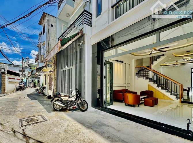 HXH NGAY PHÒNG CÔNG CHỨNG SỐ 5 GV 54M2 4TẦNG 4p! Nhỉnh 8ty - 6
